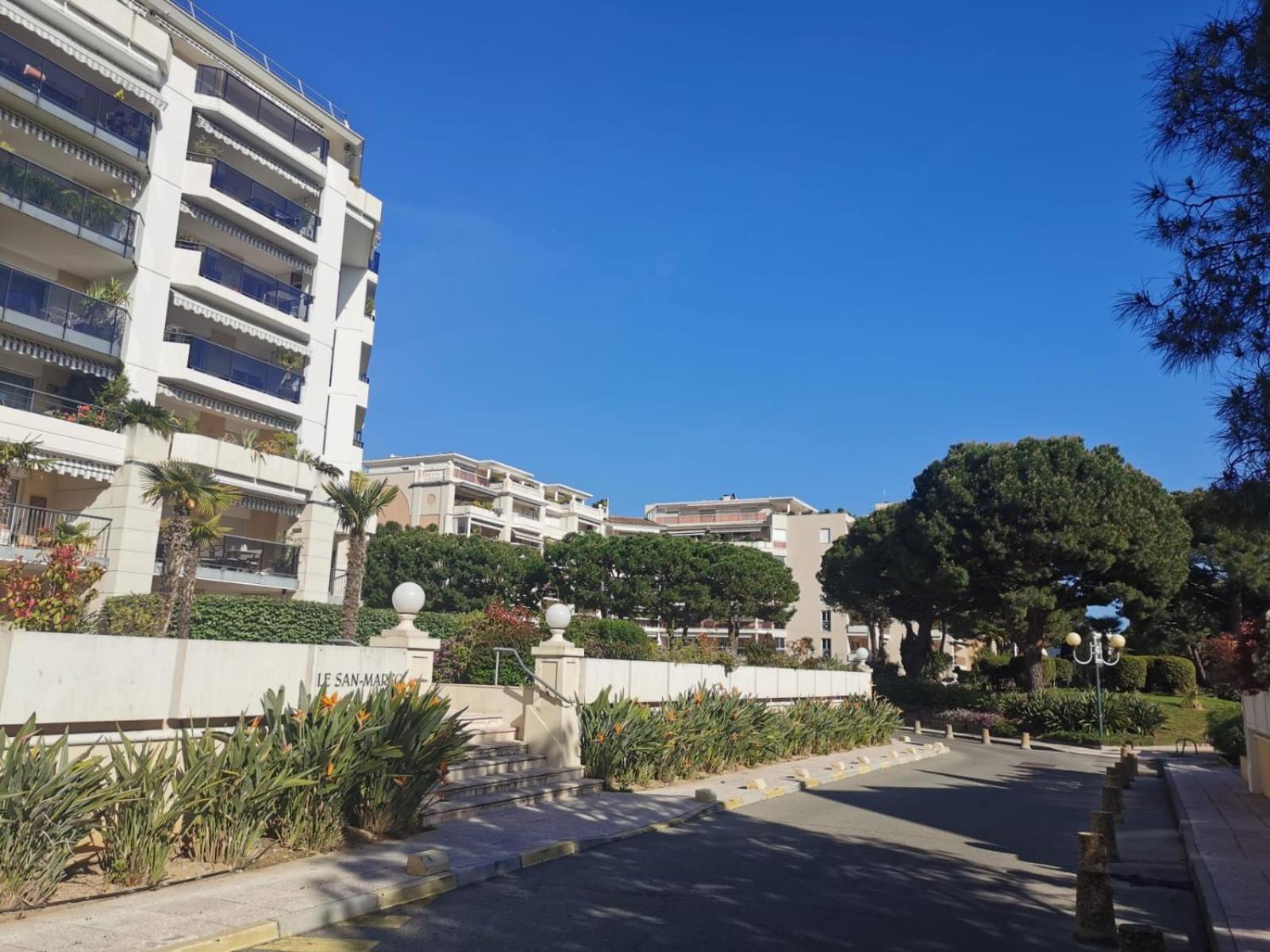 Dans Résidence Privée De Standing Au Bord De Appartamento